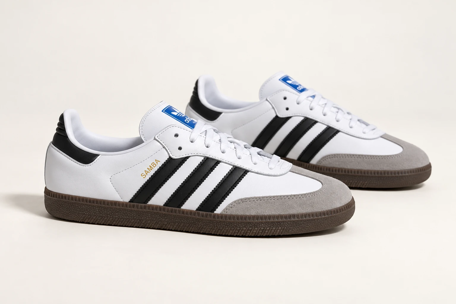 Студийное фото пары adidas Samba OG